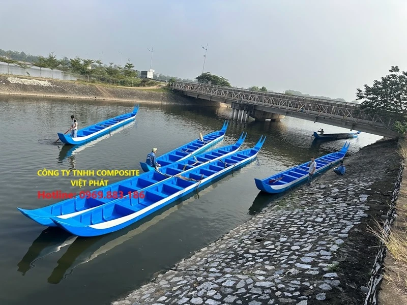 Hình ảnh thuyền đua đuôi én