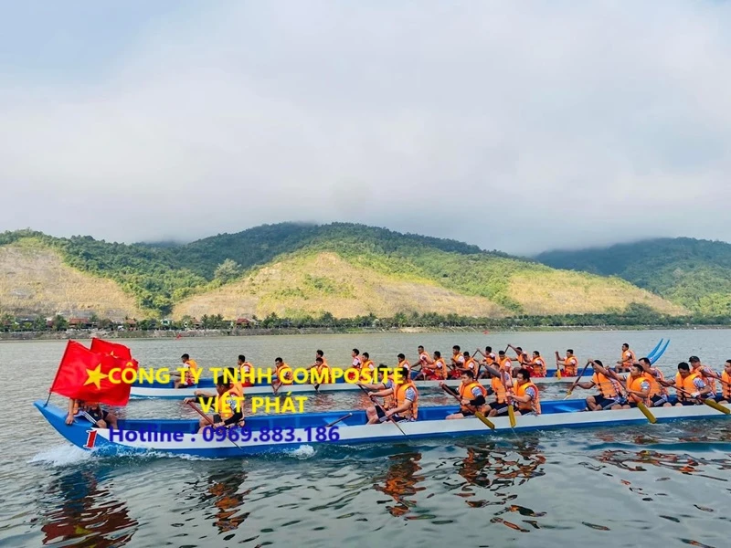 Hình ảnh thuyền đua nhựa composite được tổ chứa tại Điện Biên