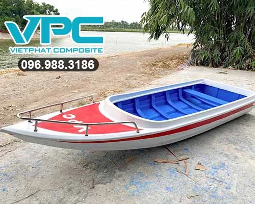 Xuồng nhựa composite được ưa chuộng vì giá thành hợp lý, tuổi thọ cao