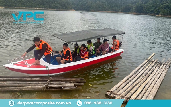 Dùng thuyền cứu hộ để cứu nạn trên biển, phòng chống bão lũ