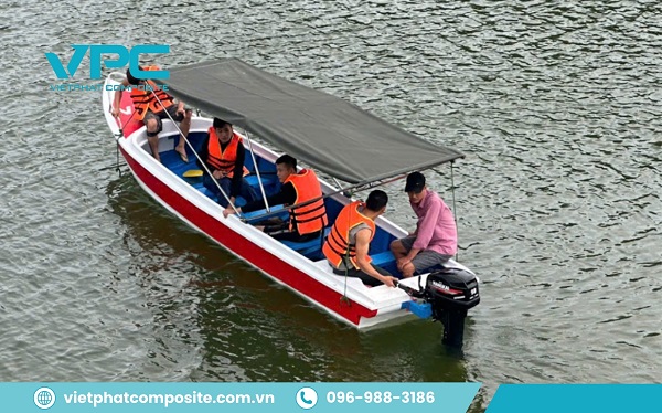 Thuyền cứu hộ composite chạy động cơ