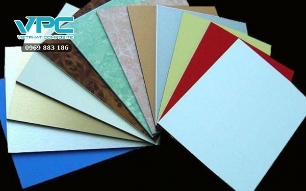 Các yếu tố ảnh hưởng đến giá nhựa composite