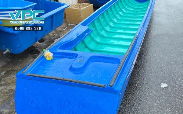 Thuyền vỏ lãi composite 5,4m