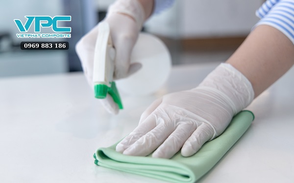 Hướng dẫn cách vệ sinh bồn composite hiệu quả